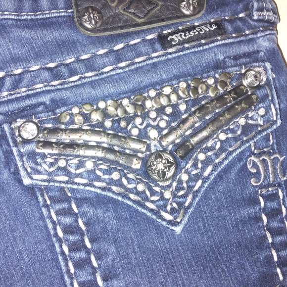 Miss me jeans from Buckle *Tiny Flaw* size 28 decorated flap pockets - Picture 6 of 9